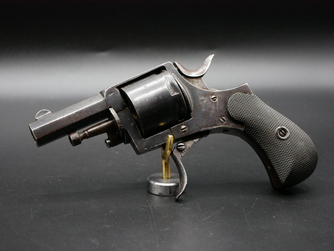 Très joli Revolver de type Bulldog cal 320 de fabrication Liégeoise.