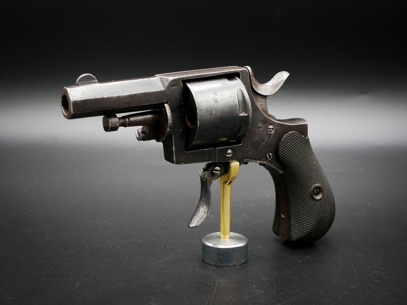 Très joli Revolver de type Bulldog cal 320 de fabrication Liégeoise.