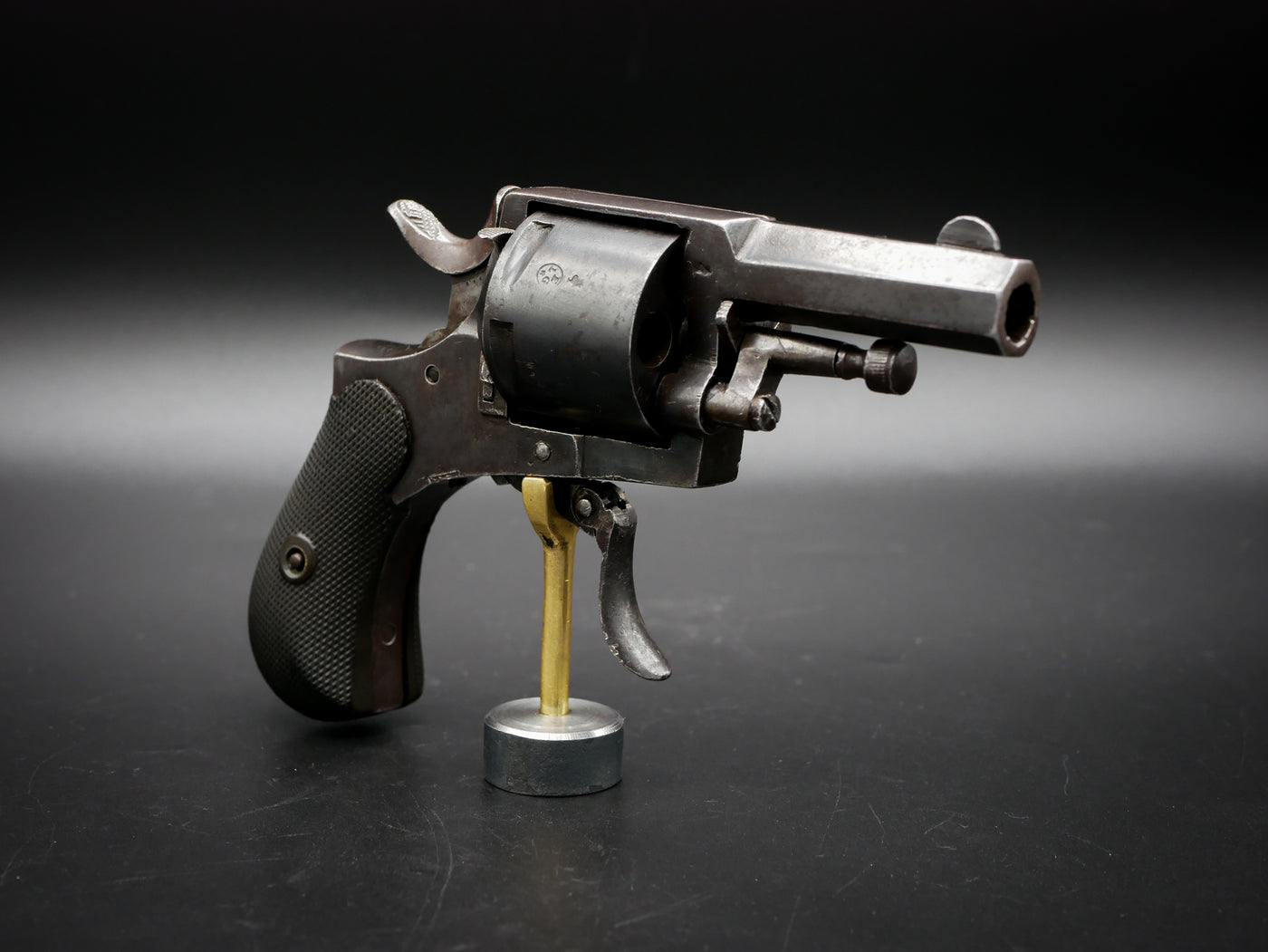 Très joli Revolver de type Bulldog cal 320 de fabrication Liégeoise.